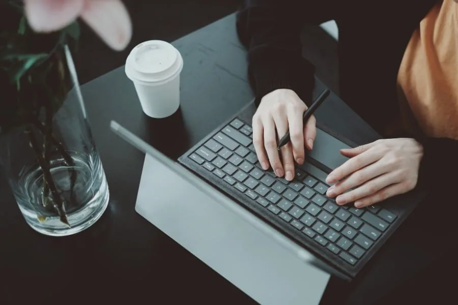 Tableau Web Data Connector na laptopie